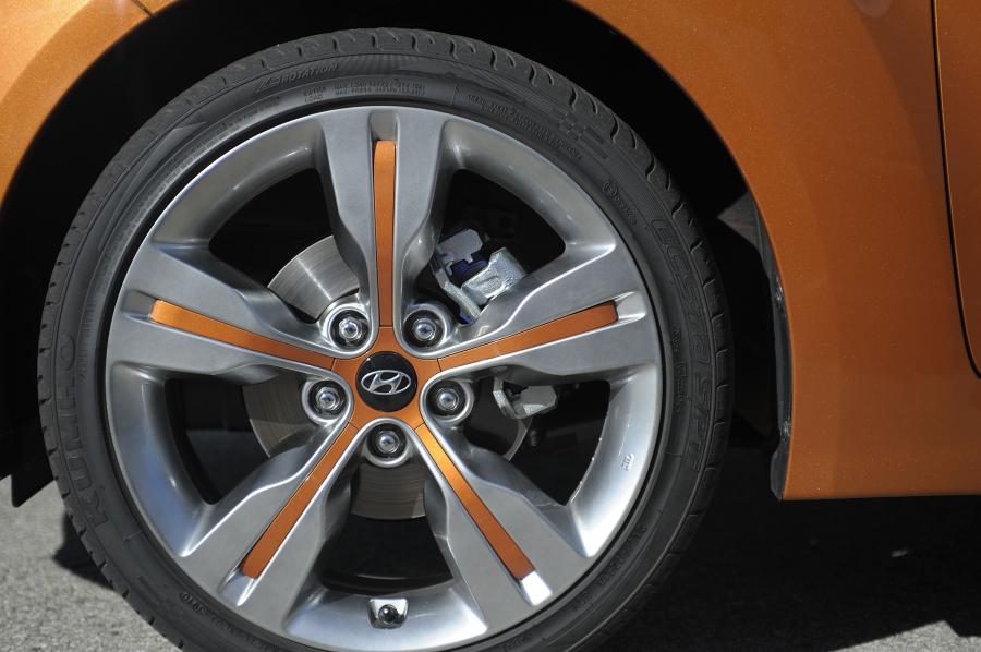  Hyundai Veloster 2011 года  (фото 29 из 184)